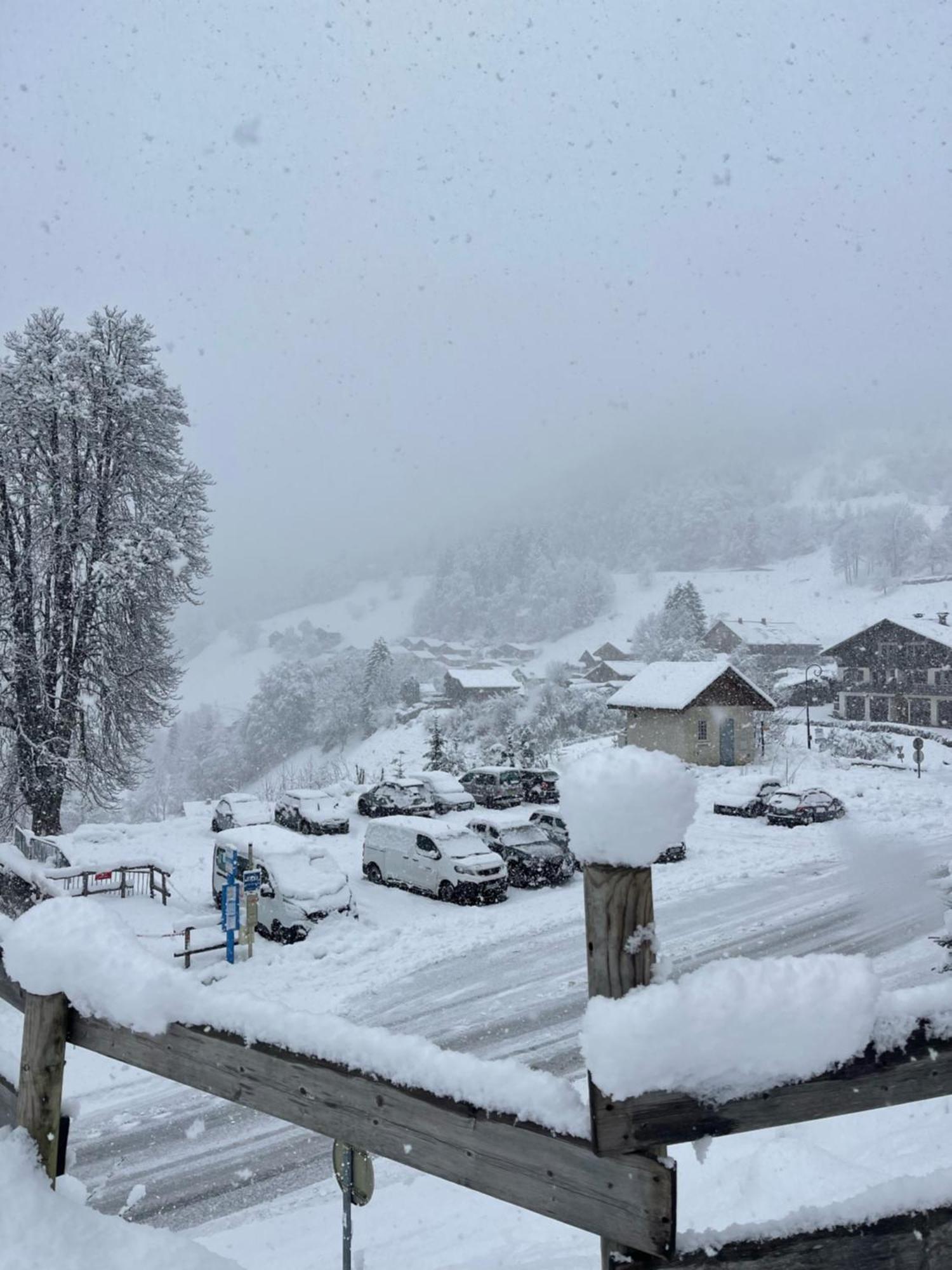 Hotel Le Montblanc فلوميه المظهر الخارجي الصورة